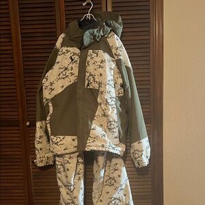 Men's Green and White Ski & Snowboard Jacket and pants